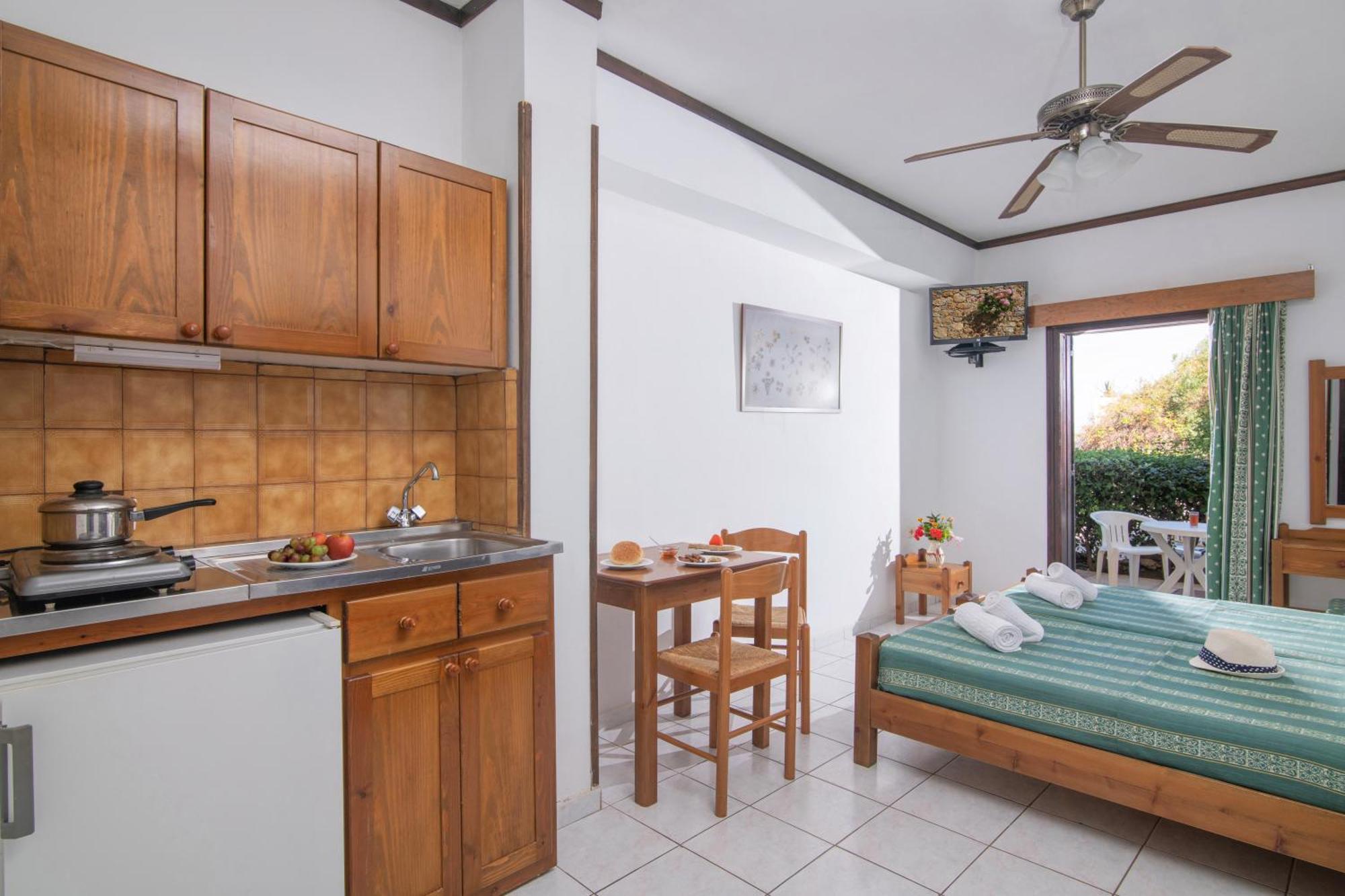 Iliostasi Beach Apartments Херсонісос Екстер'єр фото